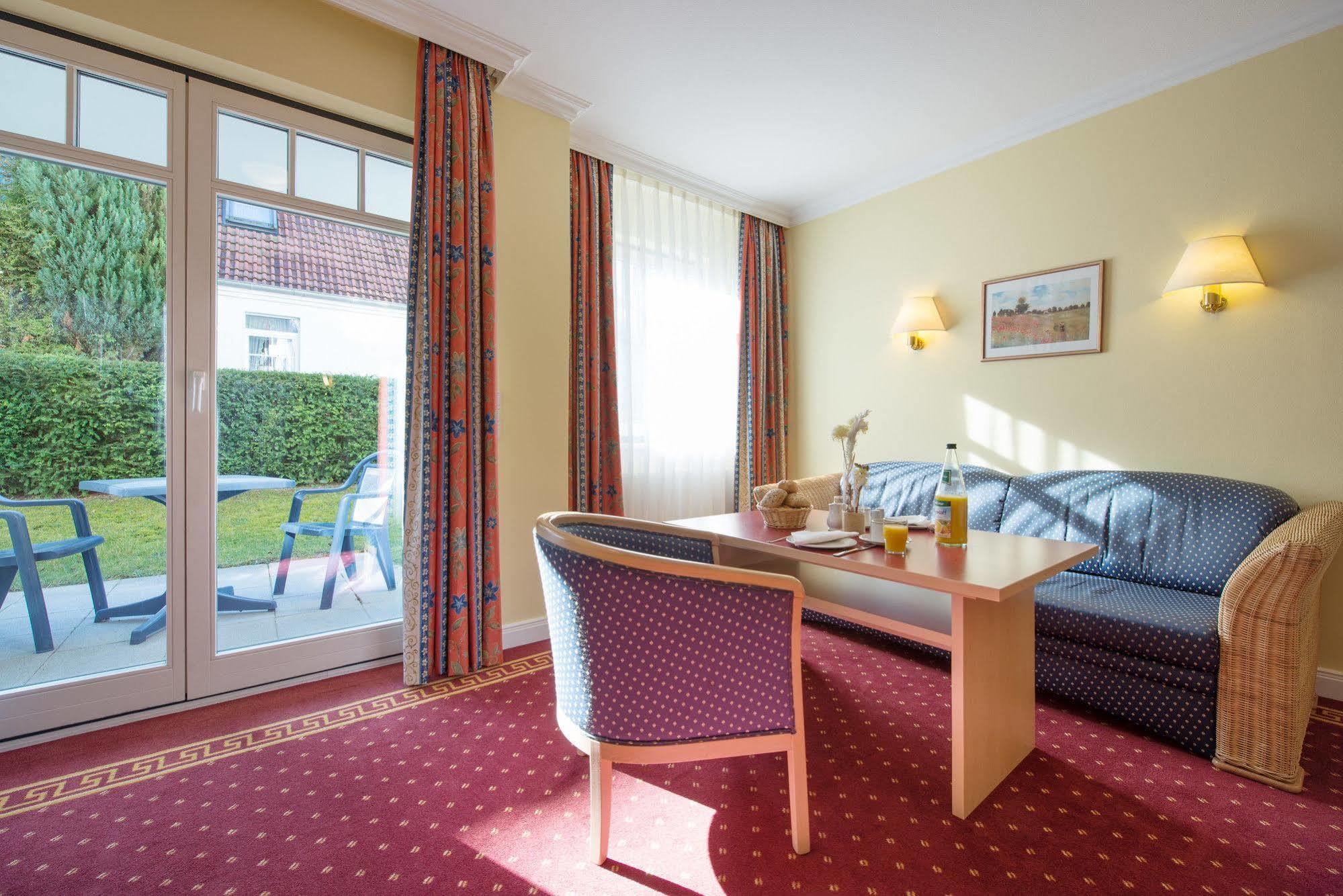 Aparthotel Kuehlungsborn, Villa Am Konzertgarten Екстер'єр фото