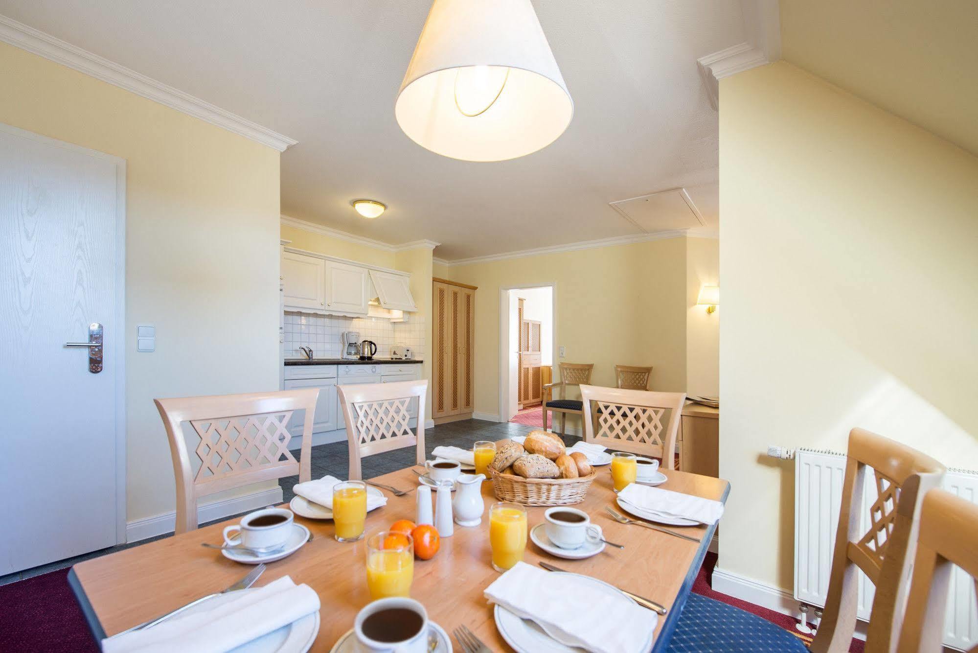 Aparthotel Kuehlungsborn, Villa Am Konzertgarten Екстер'єр фото