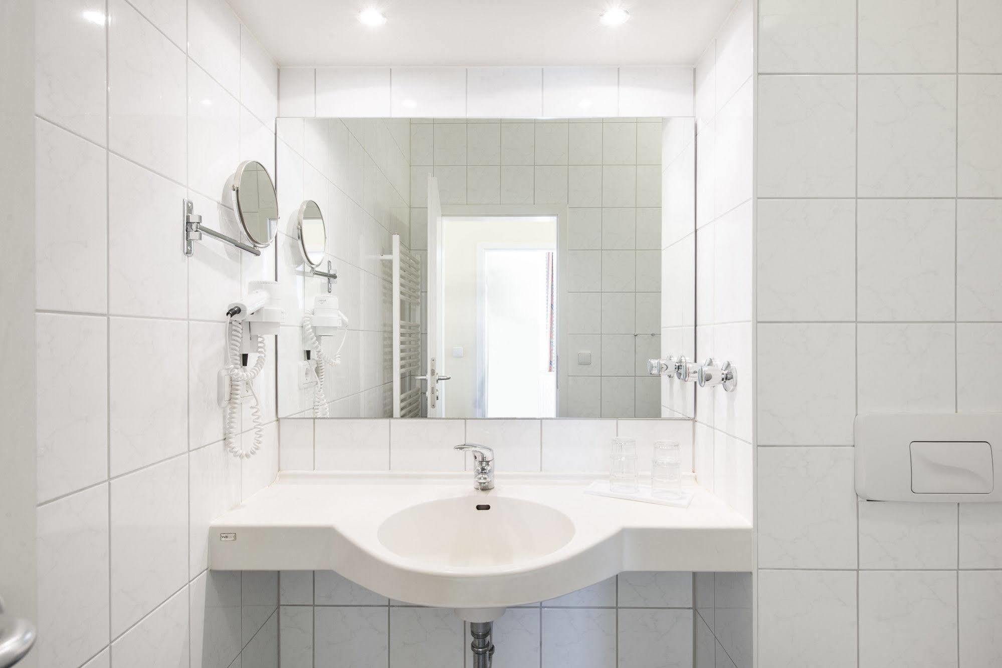 Aparthotel Kuehlungsborn, Villa Am Konzertgarten Екстер'єр фото